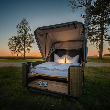 Marina Martinshafen - Life