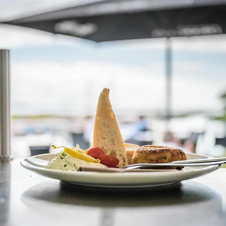 Marina Martinshafen - Life